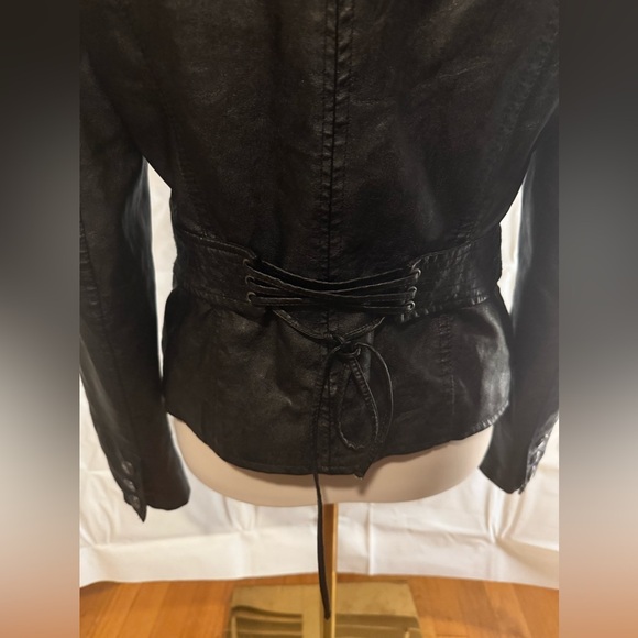 Guess Black Faux Leather Jacket with Asymmetrical Zipper and Fitted Design - Picture 4 of 7